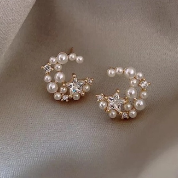 Jewelry - NWOT crystal 🌙 🌟 earrings